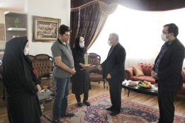 دیدار جهادگران جهاد دانشگاهی اردبیل با خانواده مدافع سلامت اردبیلی