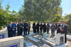 به مناسبت هفته دفاع مقدس؛ تجدید بیعت جهادگران جهاددانشگاهی استان اردبیل با آرمان های شهیدان والامقام با حضور در گلزار &quot;شهدای غریبان&quot; و دیدار با مادر شهید «ابراهیم مرادپور»