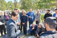 به مناسبت هفته دفاع مقدس؛ تجدید بیعت جهادگران جهاددانشگاهی استان اردبیل با آرمان های شهیدان والامقام با حضور در گلزار &quot;شهدای غریبان&quot; و دیدار با مادر شهید «ابراهیم مرادپور»